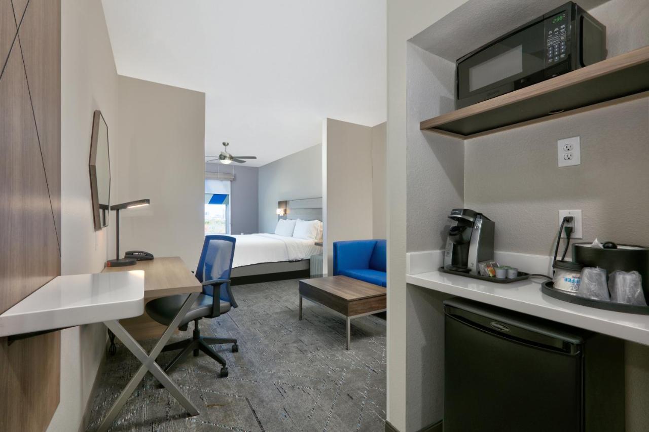 Holiday Inn Express & Suites North Dallas At Preston By Ihg Экстерьер фото