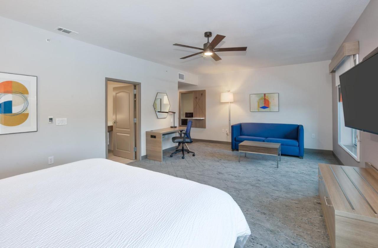 Holiday Inn Express & Suites North Dallas At Preston By Ihg Экстерьер фото