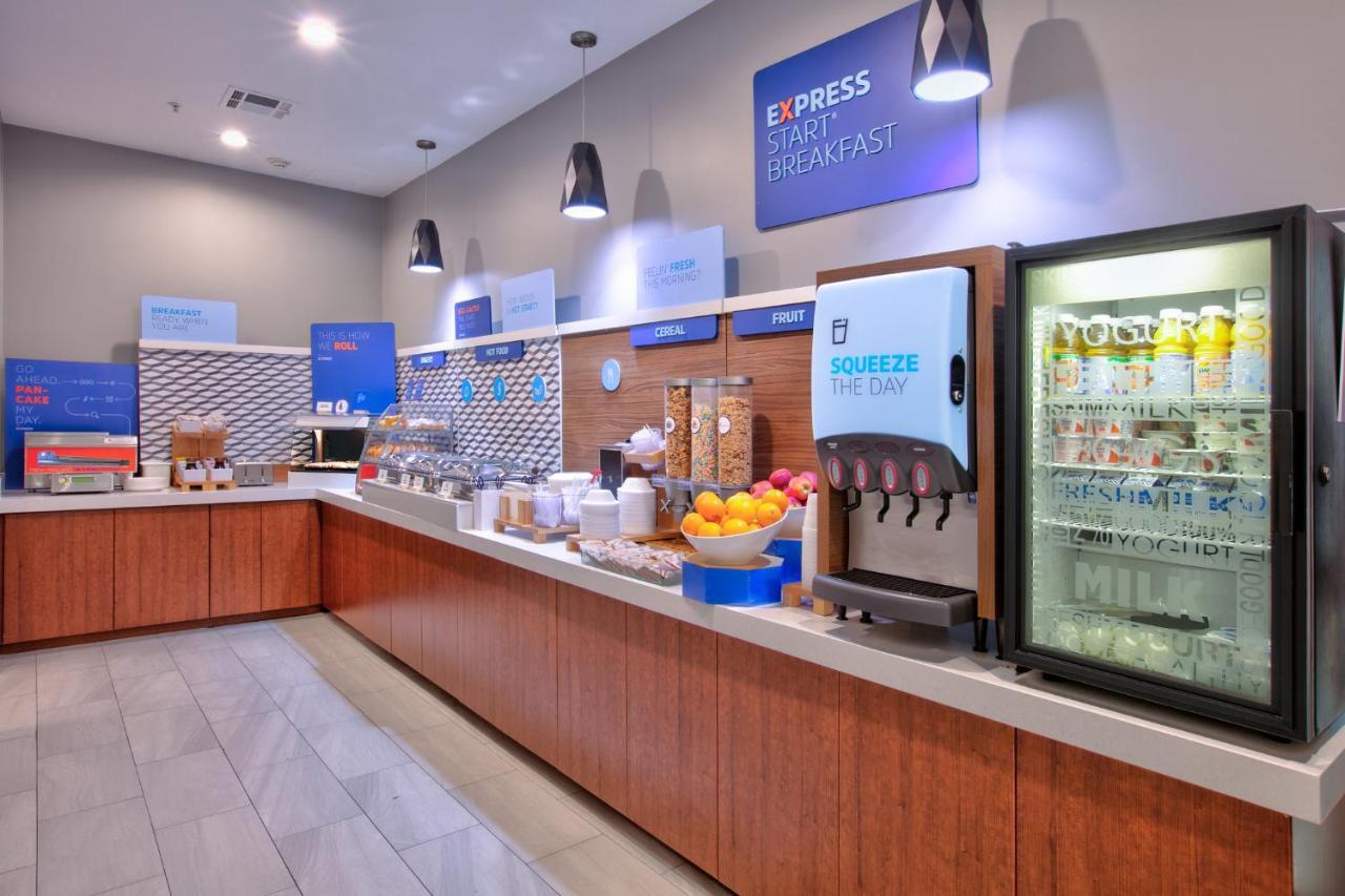Holiday Inn Express & Suites North Dallas At Preston By Ihg Экстерьер фото